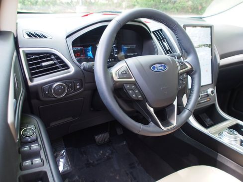 Used 2024 Ford Edge SEL w/ Convenience Package AWD/4WD image 17