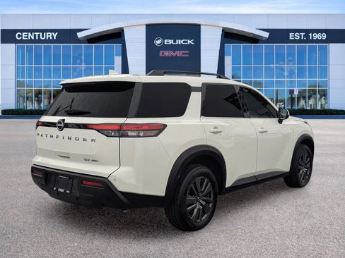 Used 2023 Nissan Pathfinder SV image 4