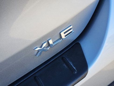 Used 2024 Toyota Highlander XLE image 9