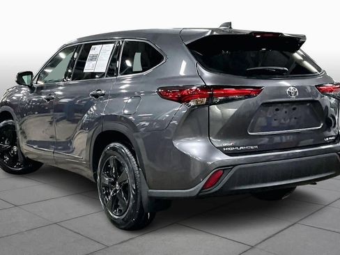 Certified 2022 Toyota Highlander LE image 11
