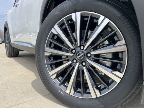 New 2026 Nissan Pathfinder Platinum FWD image 7