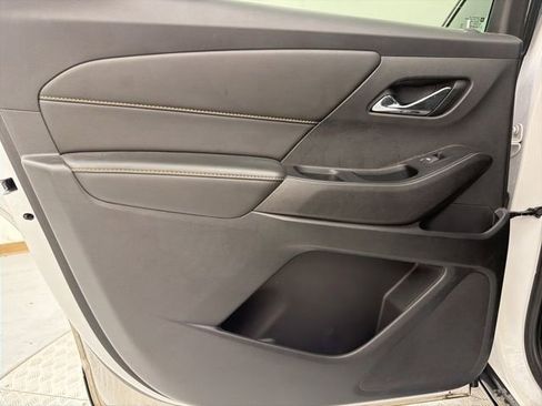 Used 2020 Chevrolet Traverse LT FWD image 9