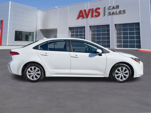 Used 2025 Toyota Corolla LE image 5