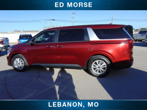 Used 2023 Kia Carnival LX image 2