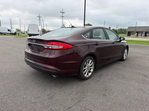 Used 2017 Ford Fusion SE w/ Fusion SE Technology Package FWD image 5