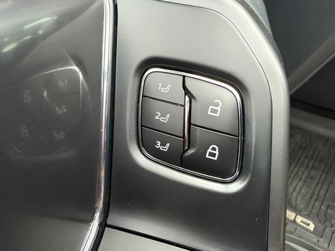 Used 2025 Ford F150 Lariat AWD/4WD image 26