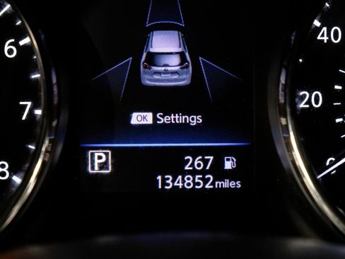 Used 2018 Nissan Rogue SV image 20