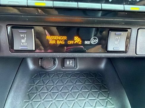 Used 2019 Toyota RAV4 XLE w/ Convenience Package AWD/4WD image 27