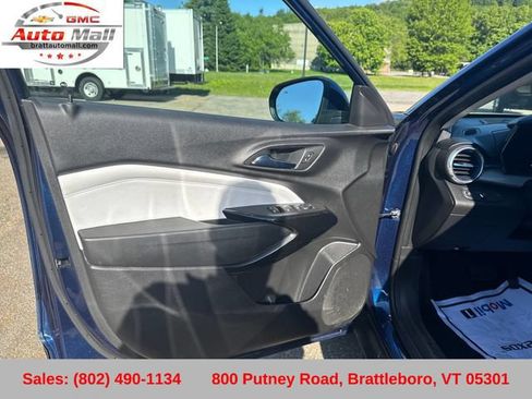 Used 2024 Chevrolet Trax LT w/ Driver Confidence Package FWD image 12