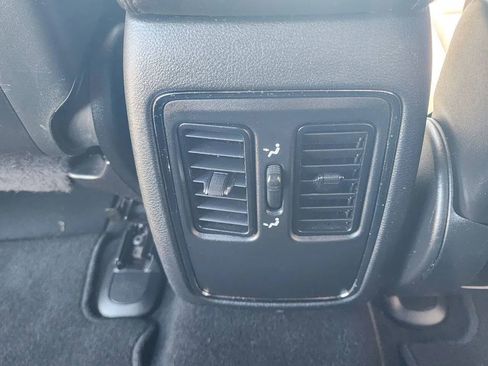 Used 2020 Jeep Grand Cherokee Laredo AWD/4WD image 16