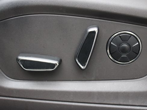 Used 2020 Ford Explorer Platinum w/ Premium Technology Package image 35