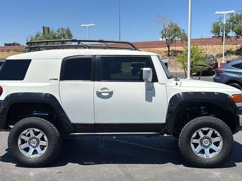 Used 2014 Toyota FJ Cruiser 4WD w/ Upgrade Package image 9
