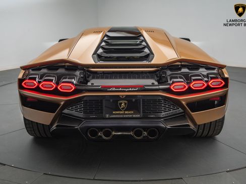 Used 2022 Lamborghini Aventador Countach image 18