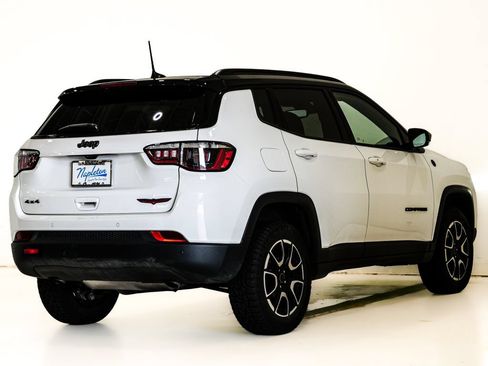 Used 2025 Jeep Compass Trailhawk AWD/4WD image 6