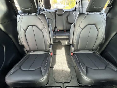 New 2026 Chrysler Pacifica Select image 15