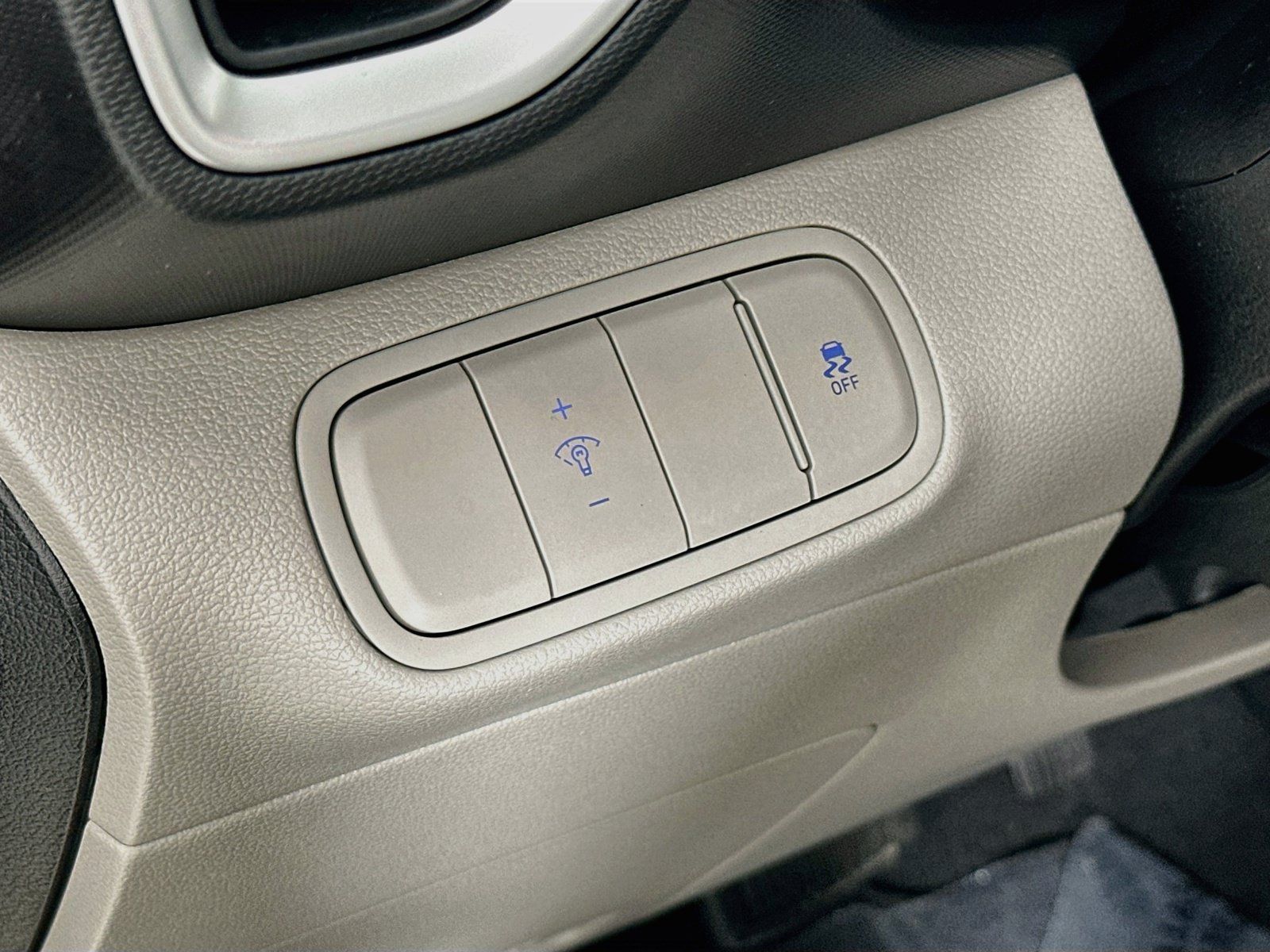 Used 2023 Hyundai Venue SEL FWD image 10