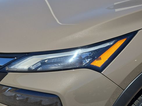 Used 2025 Nissan Rogue SV AWD/4WD image 6