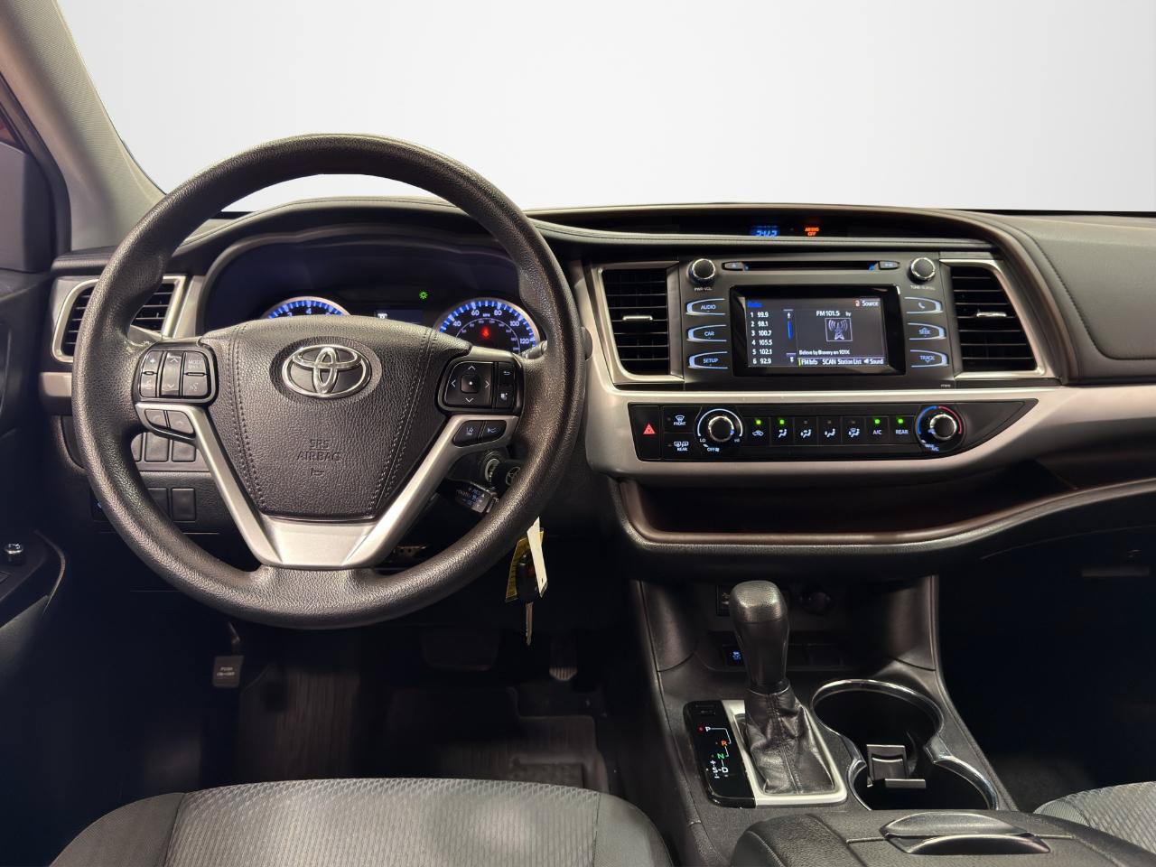 Used 2019 Toyota Highlander LE FWD image 15