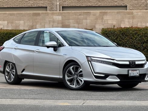 Used 2018 Honda Clarity Touring image 2