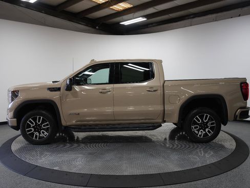 Used 2022 GMC Sierra 1500 AT4 w/ AT4 Premium Package image 4