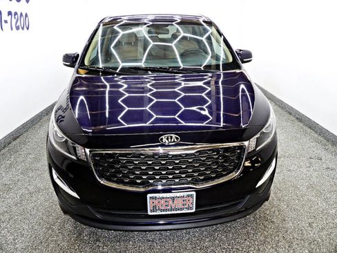 Used 2019 Kia Sedona LX image 2