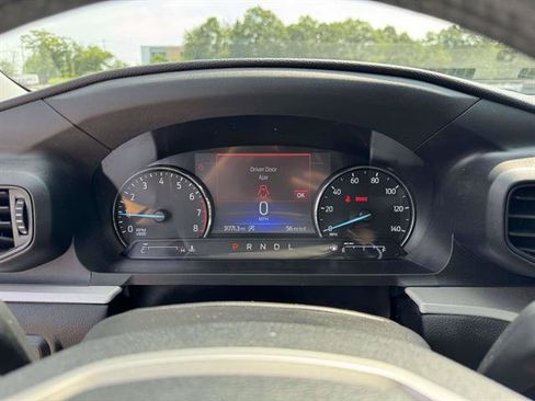 Used 2024 Ford Explorer XLT AWD/4WD image 16