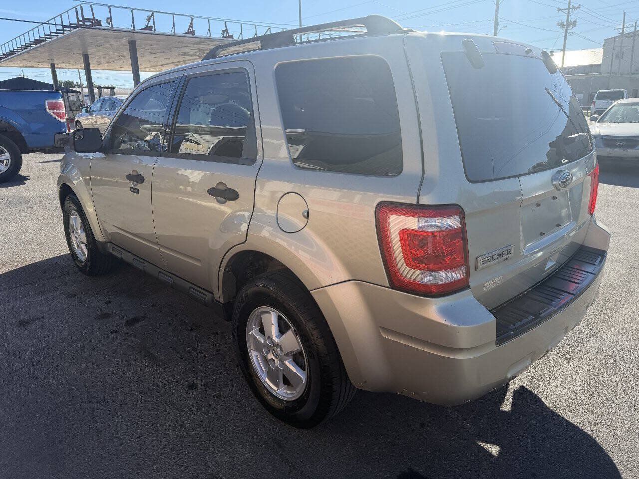 Used 2010 Ford Escape XLT AWD/4WD image 4