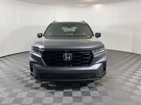 Certified 2025 Honda Pilot Black Edition image 18