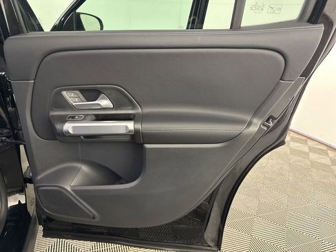 Used 2025 Mercedes-Benz GLB 250 4MATIC image 27