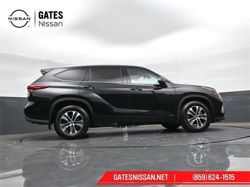 Used 2022 Toyota Highlander XLE image 35