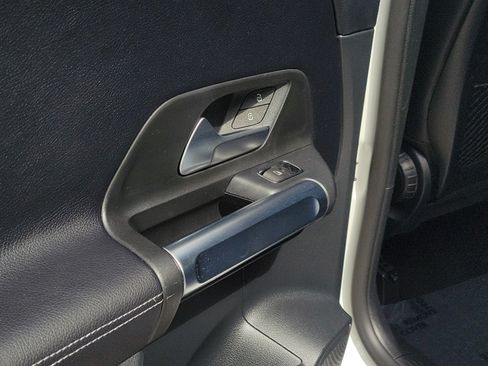 Certified 2022 Mercedes-Benz GLB 250 image 8