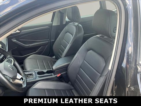 Used 2024 Volkswagen Jetta SE FWD image 2