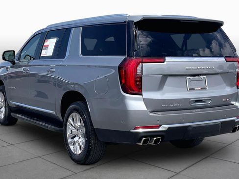 Used 2025 GMC Yukon XL Denali AWD/4WD image 12
