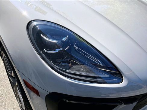 Certified 2023 Porsche Macan AWD/4WD image 30