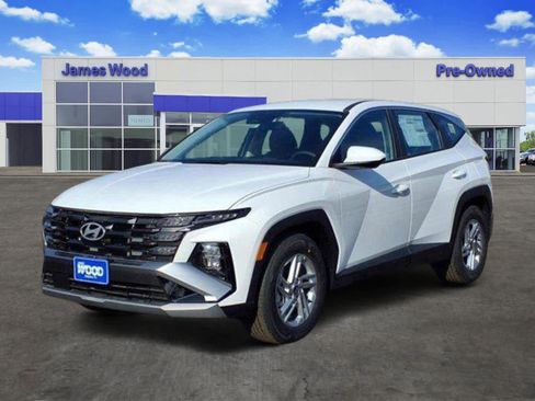 Certified 2025 Hyundai Tucson SE image 1