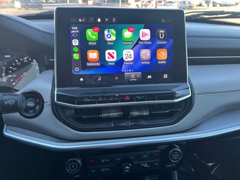 Used 2025 Jeep Compass Limited image 17