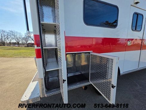 Used 2001 Ford F350 4x4 Regular Cab DRW Super Duty image 25