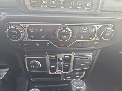 Used 2023 Jeep Wrangler Unlimited Sahara w/ Cold Weather Group AWD/4WD image 16