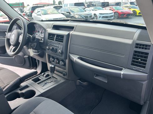 Used 2012 Jeep Liberty Sport AWD/4WD image 33