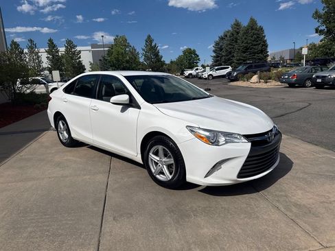 Used 2017 Toyota Camry LE FWD image 4