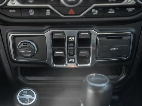 Used 2022 Jeep Gladiator Overland image 36
