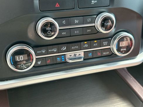 Used 2022 Ford Expedition Limited image 19