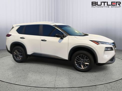 Used 2023 Nissan Rogue S AWD/4WD image 6