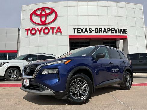 Used 2023 Nissan Rogue S image 2