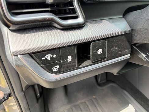 Used 2025 Kia Sportage SX FWD image 13