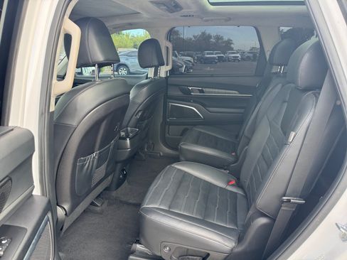 Used 2024 Kia Telluride SX Prestige AWD/4WD image 17