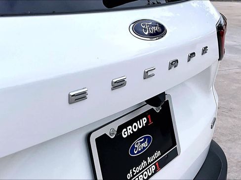 Used 2023 Ford Escape SE image 10