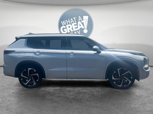 Used 2024 Mitsubishi Outlander SEL FWD image 2