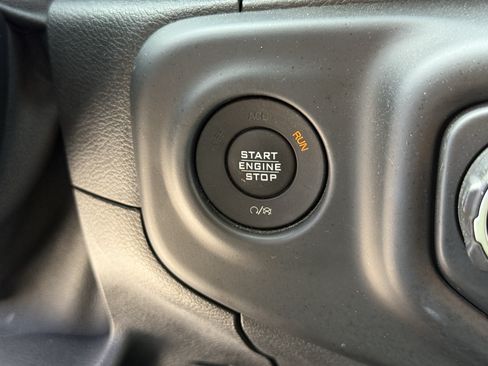 Used 2019 Jeep Wrangler Unlimited Sport S AWD/4WD image 24