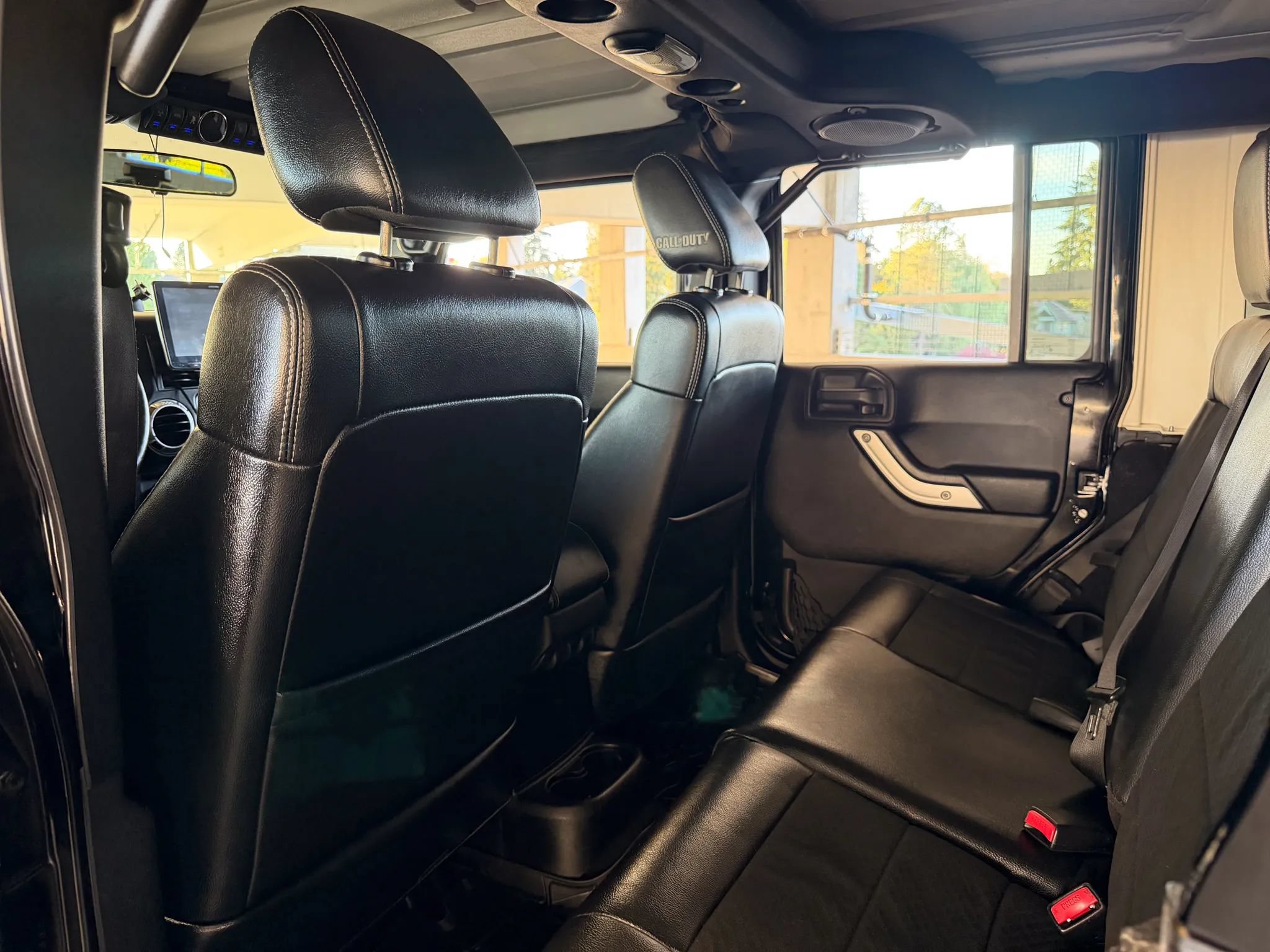 Used 2012 Jeep Wrangler Unlimited Rubicon AWD/4WD image 19